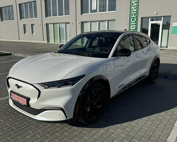Белый Форд Mustang Mach-E, объемом двигателя 0 л и пробегом 24 тыс. км за 29000 $, фото 1 на Automoto.ua