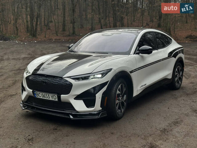 Білий Форд Mustang Mach-E, об'ємом двигуна 0 л та пробігом 8 тис. км за 26700 $, фото 1 на Automoto.ua