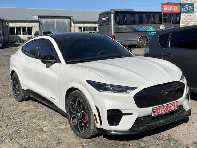 Белый Форд Mustang Mach-E, объемом двигателя 0 л и пробегом 13 тыс. км за 34999 $, фото 1 на Automoto.ua