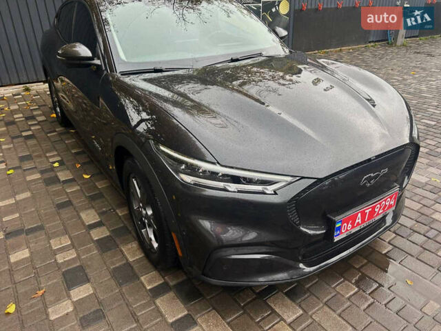 Черный Форд Mustang Mach-E, объемом двигателя 0 л и пробегом 122 тыс. км за 26500 $, фото 1 на Automoto.ua
