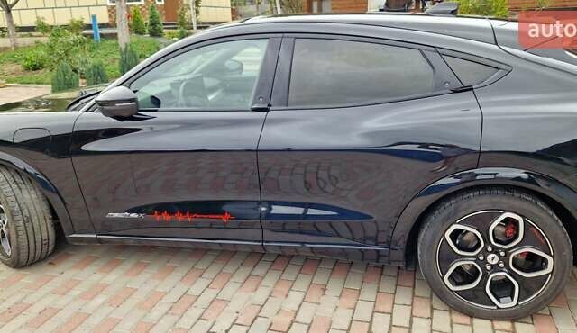Черный Форд Mustang Mach-E, объемом двигателя 0 л и пробегом 45 тыс. км за 31500 $, фото 1 на Automoto.ua