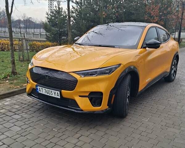 Жовтий Форд Mustang Mach-E, об'ємом двигуна 0 л та пробігом 9 тис. км за 27500 $, фото 1 на Automoto.ua
