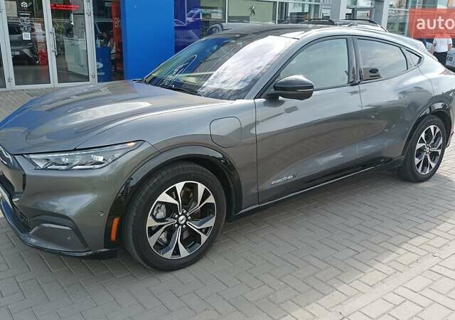 Серый Форд Mustang Mach-E, объемом двигателя 0 л и пробегом 43 тыс. км за 29999 $, фото 1 на Automoto.ua