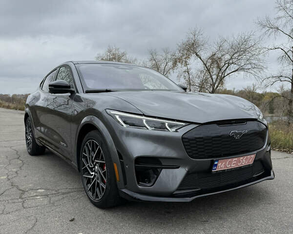 Серый Форд Mustang Mach-E, объемом двигателя 0 л и пробегом 30 тыс. км за 34300 $, фото 1 на Automoto.ua