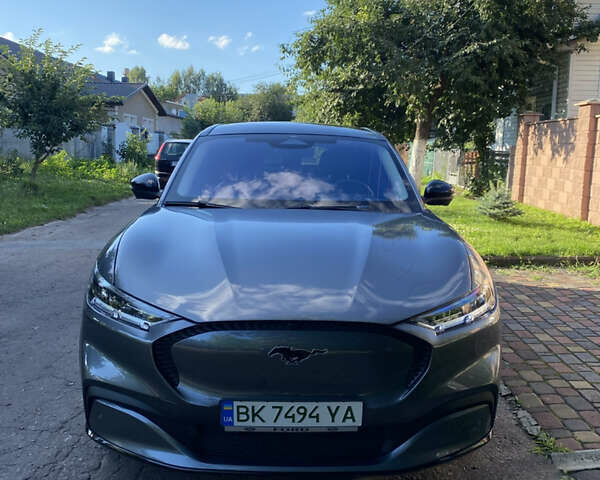 Серый Форд Mustang Mach-E, объемом двигателя 0 л и пробегом 48 тыс. км за 28800 $, фото 1 на Automoto.ua