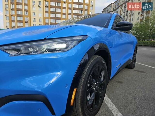 Синій Форд Mustang Mach-E, об'ємом двигуна 0 л та пробігом 2 тис. км за 28100 $, фото 1 на Automoto.ua
