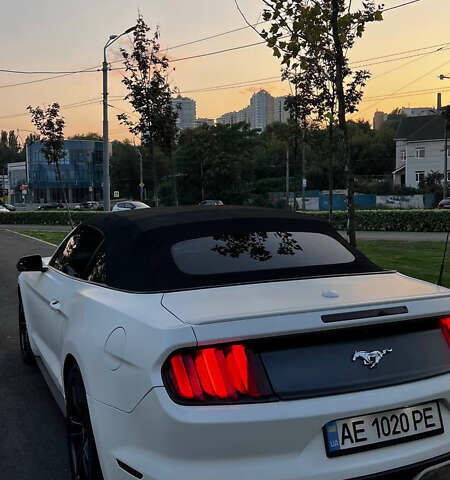 Білий Форд Мустанг, об'ємом двигуна 2.3 л та пробігом 144 тис. км за 18000 $, фото 1 на Automoto.ua
