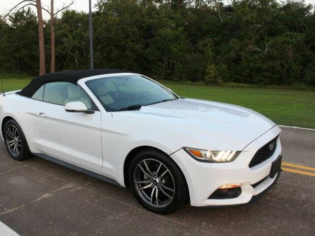 Білий Форд Мустанг, об'ємом двигуна 2.3 л та пробігом 65 тис. км за 4700 $, фото 1 на Automoto.ua