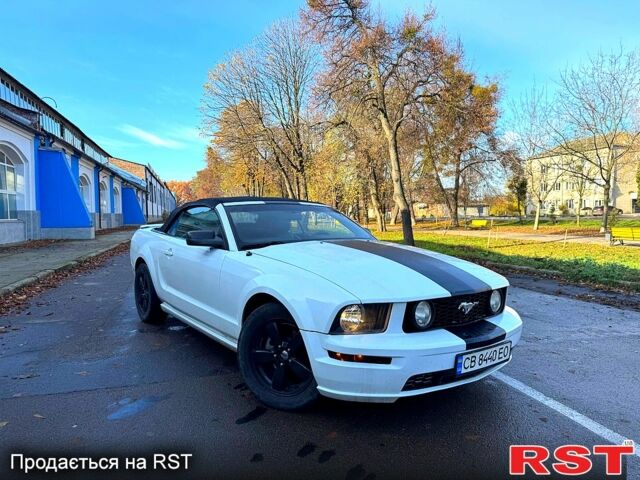 Білий Форд Мустанг, об'ємом двигуна 4 л та пробігом 1250 тис. км за 8500 $, фото 1 на Automoto.ua
