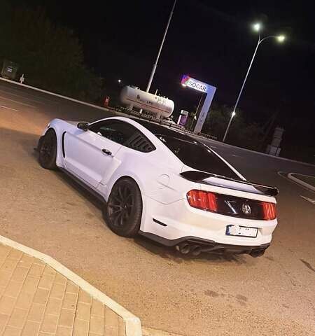 Білий Форд Мустанг, об'ємом двигуна 3.73 л та пробігом 212 тис. км за 19700 $, фото 1 на Automoto.ua