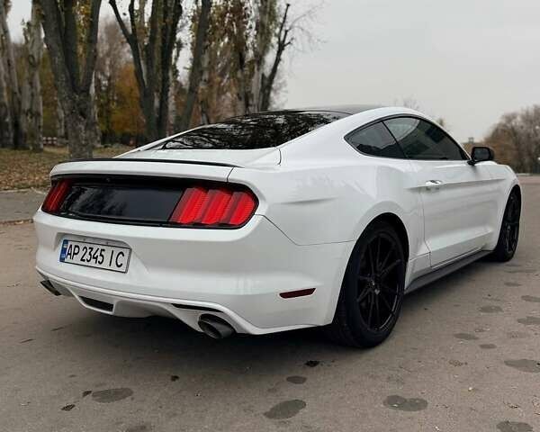 Белый Форд Мустанг, объемом двигателя 3.72 л и пробегом 154 тыс. км за 15500 $, фото 1 на Automoto.ua