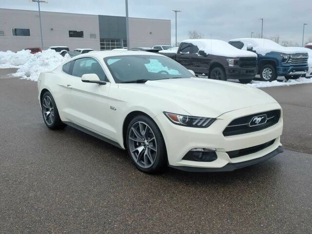 Белый Форд Мустанг, объемом двигателя 5 л и пробегом 71 тыс. км за 5600 $, фото 1 на Automoto.ua