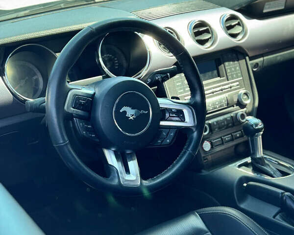 Белый Форд Мустанг, объемом двигателя 2.26 л и пробегом 67 тыс. км за 14800 $, фото 1 на Automoto.ua