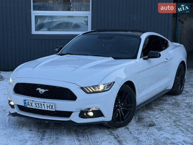 Белый Форд Мустанг, объемом двигателя 2.3 л и пробегом 130 тыс. км за 13999 $, фото 1 на Automoto.ua