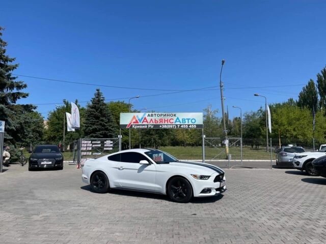 Білий Форд Мустанг, об'ємом двигуна 3.7 л та пробігом 87 тис. км за 18500 $, фото 1 на Automoto.ua