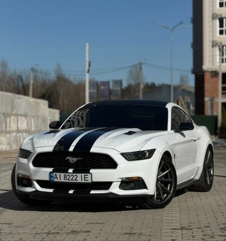 Білий Форд Мустанг, об'ємом двигуна 2.3 л та пробігом 96 тис. км за 12500 $, фото 1 на Automoto.ua
