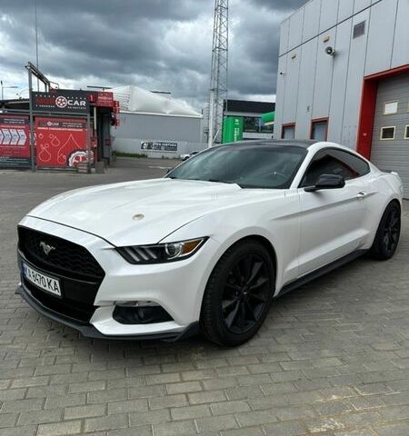 Белый Форд Мустанг, объемом двигателя 2.26 л и пробегом 88 тыс. км за 16000 $, фото 1 на Automoto.ua