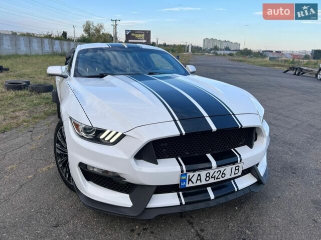 Білий Форд Мустанг, об'ємом двигуна 3.7 л та пробігом 180 тис. км за 18500 $, фото 1 на Automoto.ua