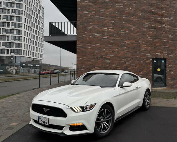 Белый Форд Мустанг, объемом двигателя 3.7 л и пробегом 98 тыс. км за 16000 $, фото 1 на Automoto.ua