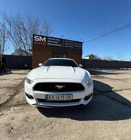 Белый Форд Мустанг, объемом двигателя 2.26 л и пробегом 192 тыс. км за 10900 $, фото 1 на Automoto.ua