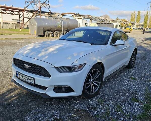 Форд Мустанг 2016 в Николаеве на Automoto.ua Белый Форд Мустанг, объемом двигателя 2.3 л и пробегом 159 тыс. км за 9999 $, фото 1 на Automoto.ua