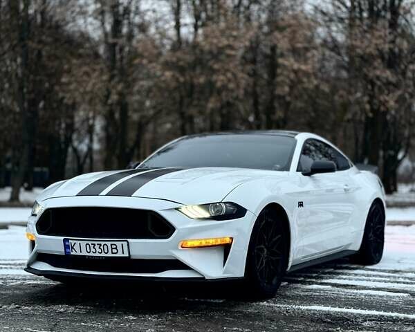 Белый Форд Мустанг, объемом двигателя 2.26 л и пробегом 138 тыс. км за 22400 $, фото 1 на Automoto.ua