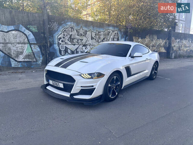 Білий Форд Мустанг, об'ємом двигуна 2.25 л та пробігом 64 тис. км за 21000 $, фото 1 на Automoto.ua