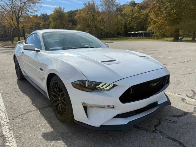 Белый Форд Мустанг, объемом двигателя 5 л и пробегом 44 тыс. км за 8000 $, фото 1 на Automoto.ua