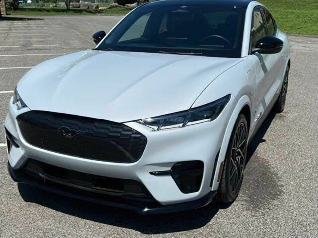 Белый Форд Мустанг, объемом двигателя 0 л и пробегом 28 тыс. км за 19600 $, фото 1 на Automoto.ua