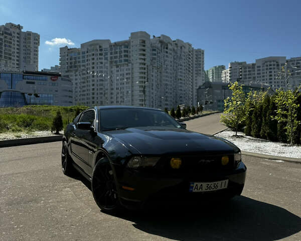 Черный Форд Мустанг, объемом двигателя 4.95 л и пробегом 160 тыс. км за 20500 $, фото 1 на Automoto.ua