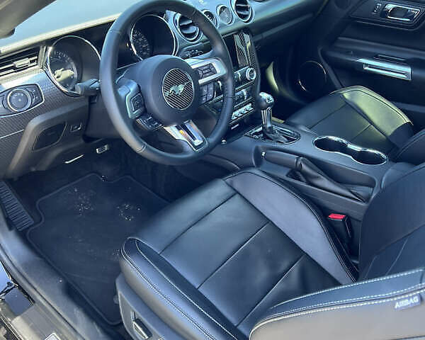 Черный Форд Мустанг, объемом двигателя 2.26 л и пробегом 75 тыс. км за 12700 $, фото 1 на Automoto.ua