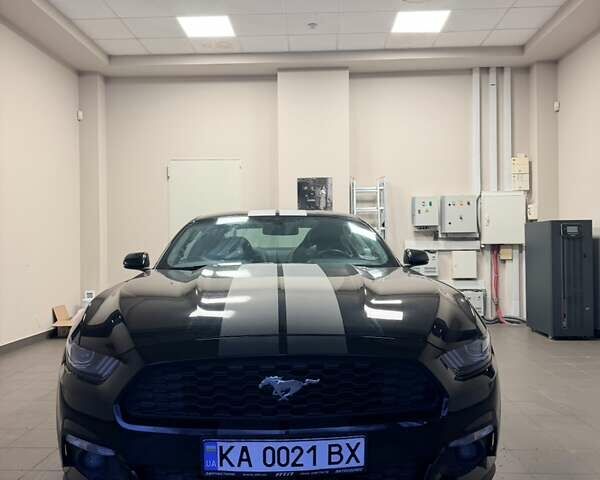 Черный Форд Мустанг, объемом двигателя 2.26 л и пробегом 64 тыс. км за 15000 $, фото 1 на Automoto.ua