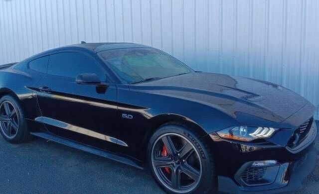 Черный Форд Мустанг, объемом двигателя 5 л и пробегом 15 тыс. км за 11500 $, фото 1 на Automoto.ua
