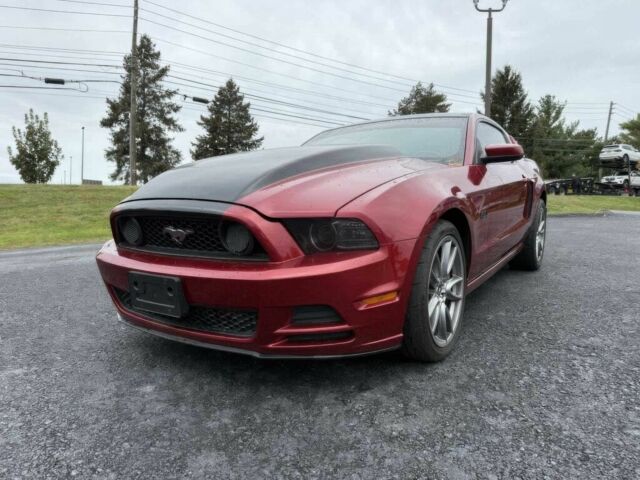Красный Форд Мустанг, объемом двигателя 5 л и пробегом 90 тыс. км за 6000 $, фото 1 на Automoto.ua