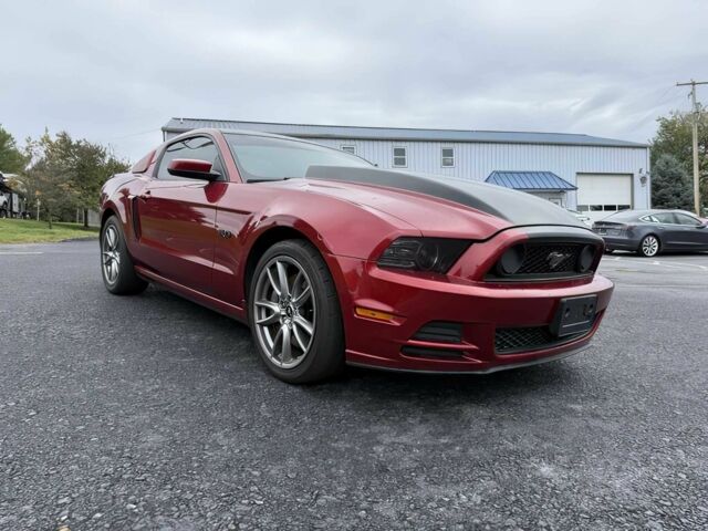 Красный Форд Мустанг, объемом двигателя 5 л и пробегом 87 тыс. км за 6200 $, фото 1 на Automoto.ua