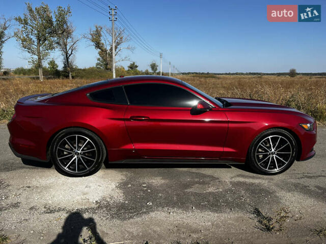 Красный Форд Мустанг, объемом двигателя 2.26 л и пробегом 180 тыс. км за 16800 $, фото 1 на Automoto.ua