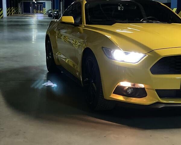 Желтый Форд Мустанг, объемом двигателя 2.3 л и пробегом 63 тыс. км за 18000 $, фото 1 на Automoto.ua