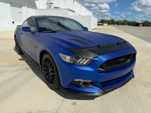 Синий Форд Мустанг, объемом двигателя 5 л и пробегом 77 тыс. км за 10000 $, фото 1 на Automoto.ua