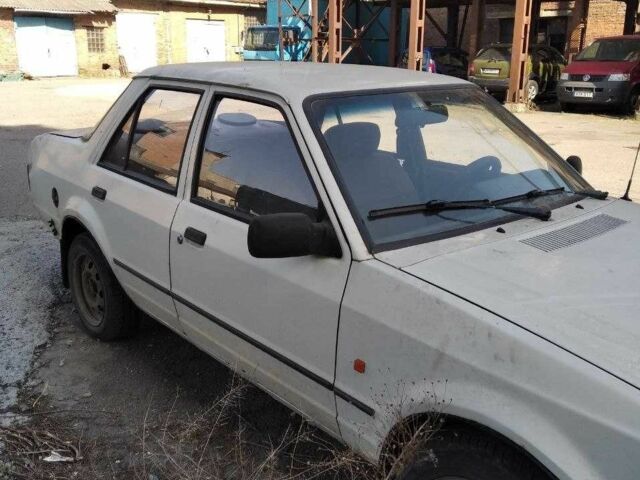 Білий Форд Оріон, об'ємом двигуна 1.6 л та пробігом 253 тис. км за 400 $, фото 1 на Automoto.ua