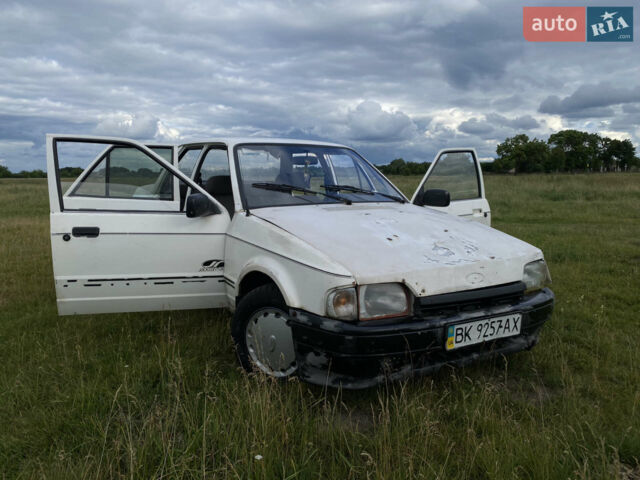 Белый Форд Орион, объемом двигателя 1.3 л и пробегом 250 тыс. км за 334 $, фото 1 на Automoto.ua