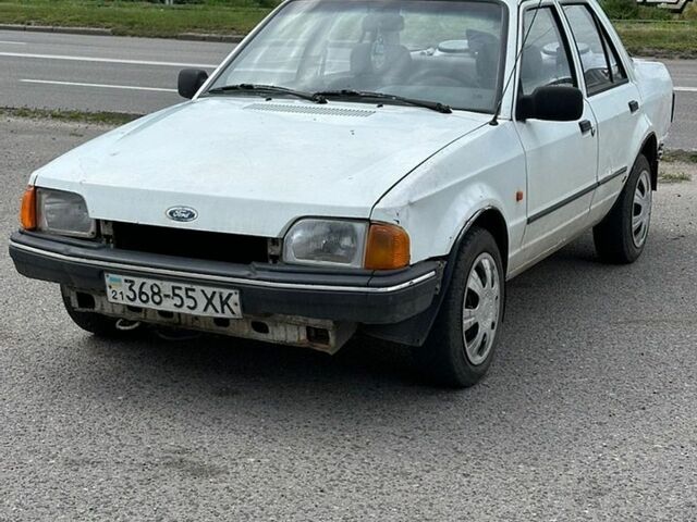 Белый Форд Орион, объемом двигателя 1.4 л и пробегом 260 тыс. км за 600 $, фото 1 на Automoto.ua