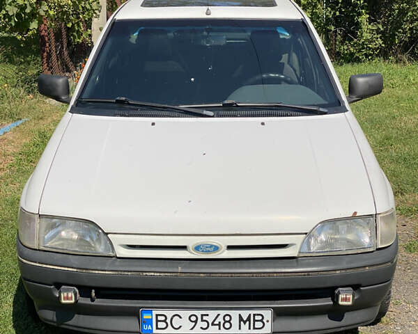 Белый Форд Орион, объемом двигателя 1.6 л и пробегом 307 тыс. км за 850 $, фото 1 на Automoto.ua