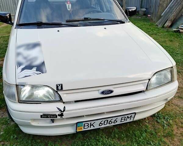 Білий Форд Оріон, об'ємом двигуна 1.39 л та пробігом 49 тис. км за 1300 $, фото 1 на Automoto.ua