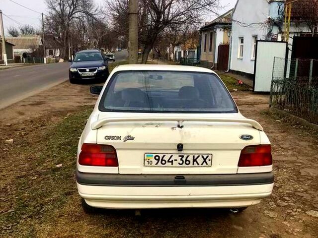 Белый Форд Орион, объемом двигателя 14 л и пробегом 150 тыс. км за 1500 $, фото 1 на Automoto.ua