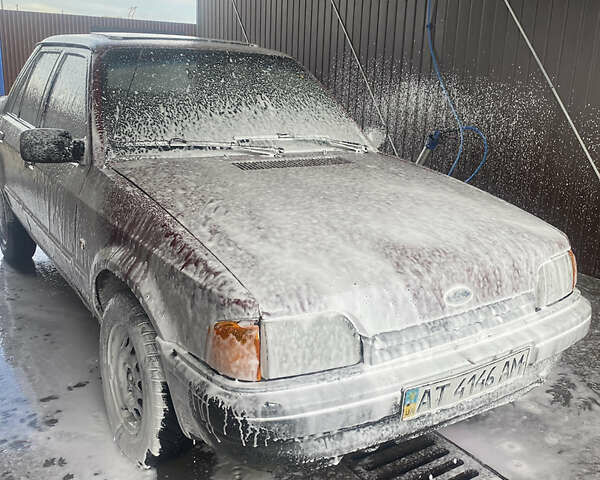 Червоний Форд Оріон, об'ємом двигуна 1.4 л та пробігом 450 тис. км за 500 $, фото 1 на Automoto.ua