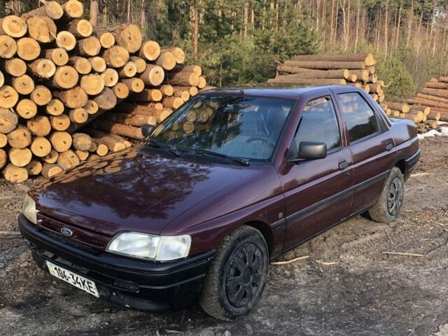 Красный Форд Орион, объемом двигателя 1.6 л и пробегом 300 тыс. км за 700 $, фото 1 на Automoto.ua