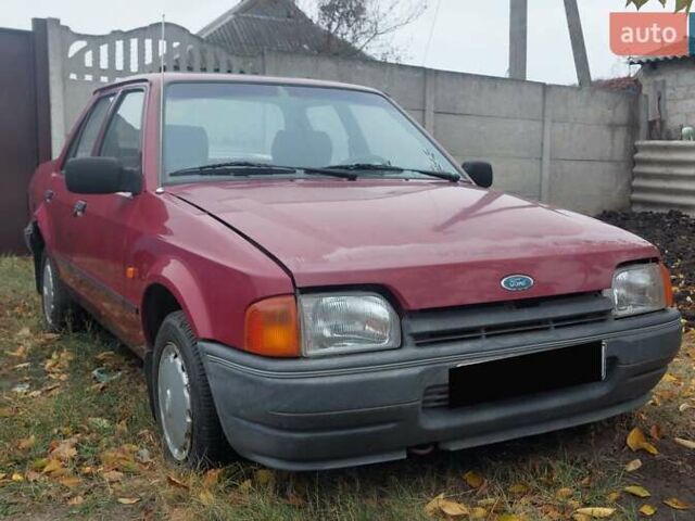 Красный Форд Орион, объемом двигателя 1.4 л и пробегом 150 тыс. км за 850 $, фото 1 на Automoto.ua