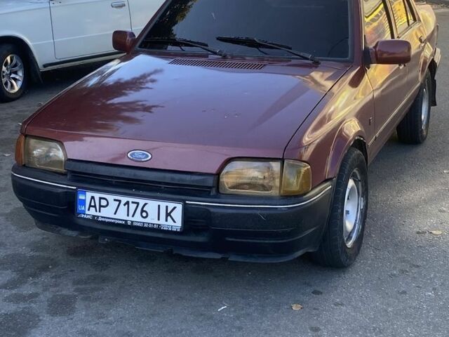Червоний Форд Оріон, об'ємом двигуна 1.3 л та пробігом 300 тис. км за 1000 $, фото 1 на Automoto.ua