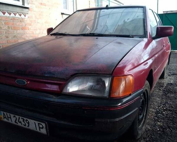 Червоний Форд Оріон, об'ємом двигуна 1.4 л та пробігом 300 тис. км за 497 $, фото 1 на Automoto.ua