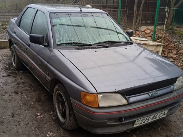 Серый Форд Орион, объемом двигателя 0 л и пробегом 200 тыс. км за 800 $, фото 1 на Automoto.ua